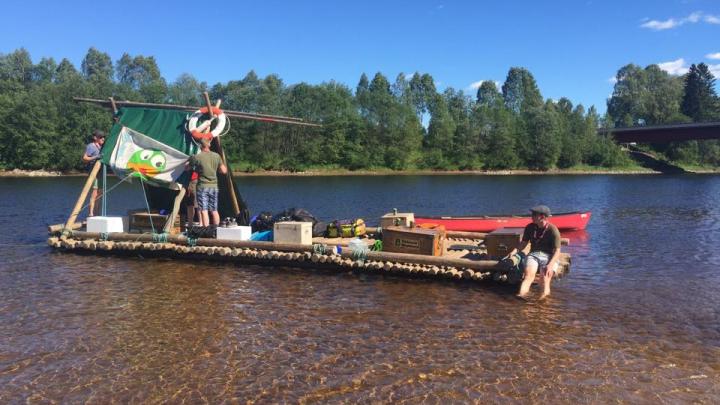 Klanen på tømmerflåden